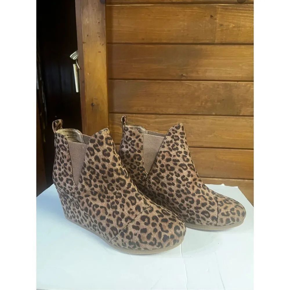 Dunes Zoey leopard Faux Suede Wedge Boot Sz 9.5 NWB